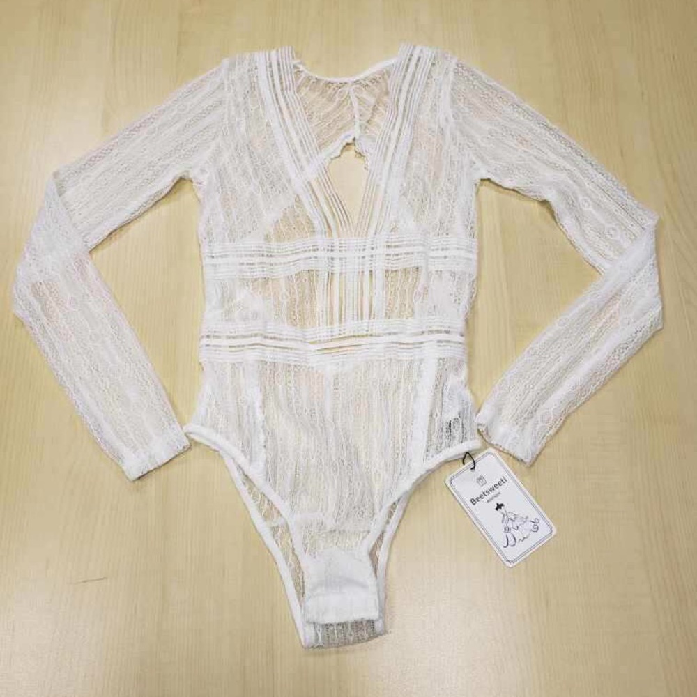 V-Neck Backless Lace Bodysuit Size Medium - Beetsweeti Boutique NWT